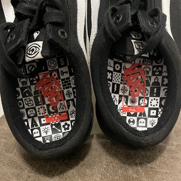 Vans Men's Black and White Graphic Sneakers - Picture 7 of 9